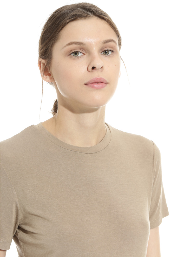 T-shirt girocollo in viscosa Intrend T-shirt girocollo in viscosa Intrend