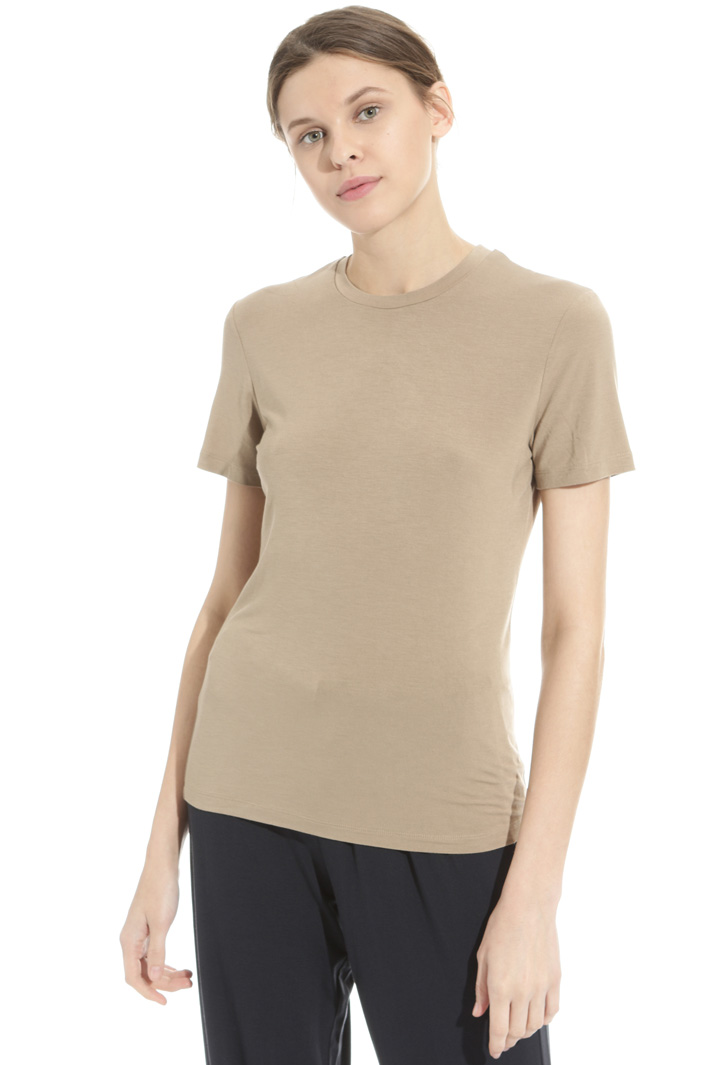 T-shirt girocollo in viscosa Intrend T-shirt girocollo in viscosa Intrend