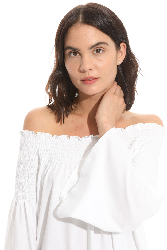 T-shirt con scollo bardot Intrend T-shirt con scollo bardot Intrend