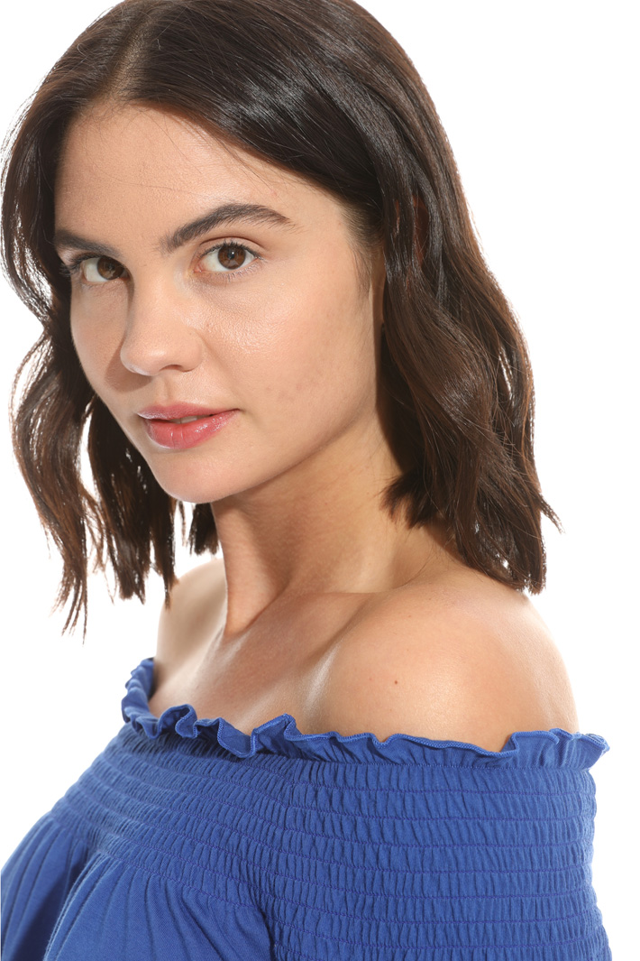 T-shirt con scollo bardot Intrend T-shirt con scollo bardot Intrend