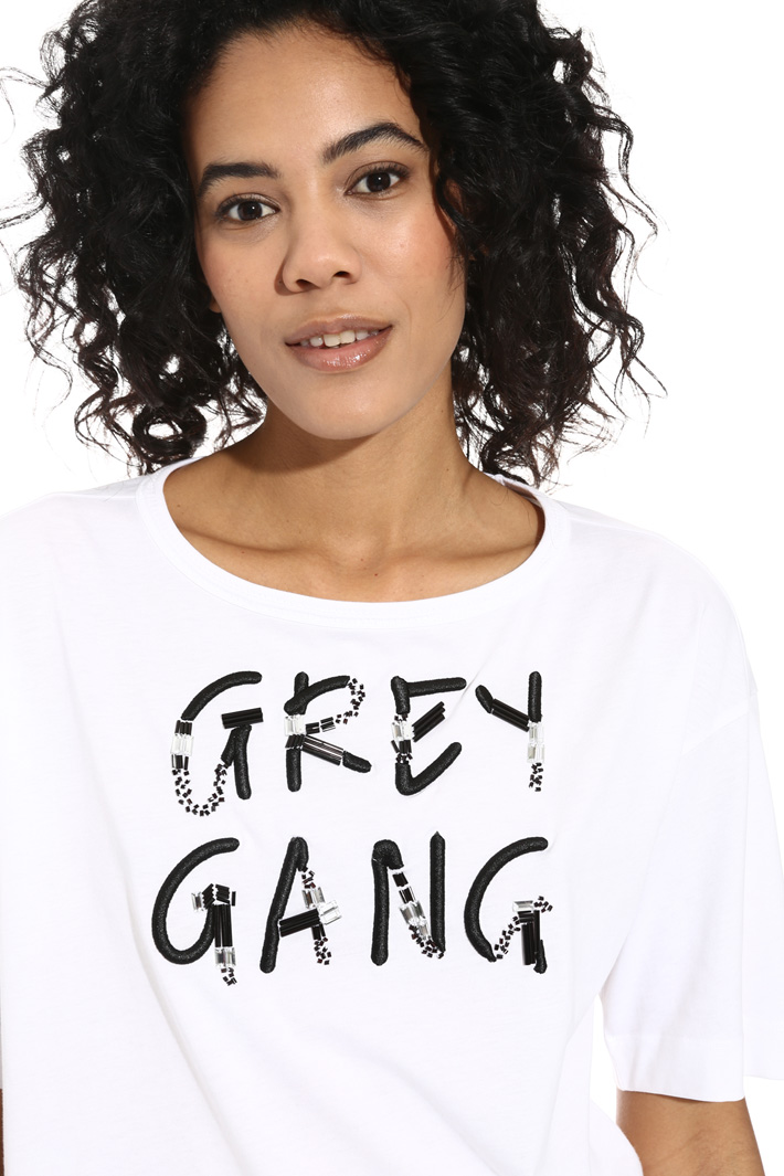 T-shirt con ricamo a contrasto Intrend T-shirt con ricamo a contrasto Intrend