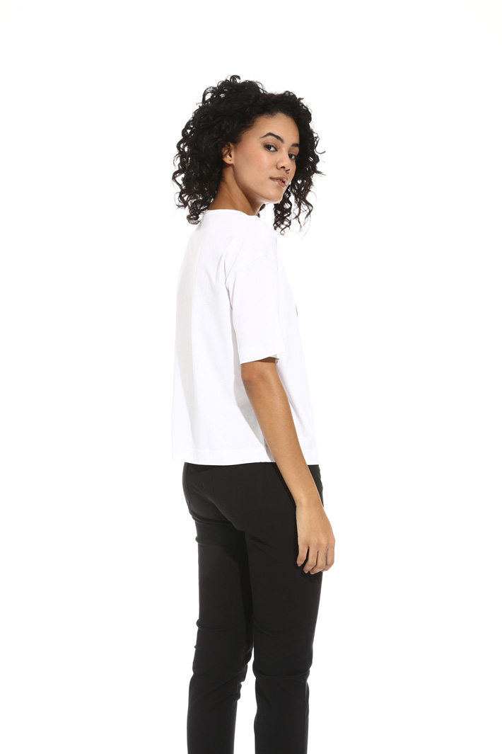T-shirt con ricamo a contrasto Intrend T-shirt con ricamo a contrasto Intrend