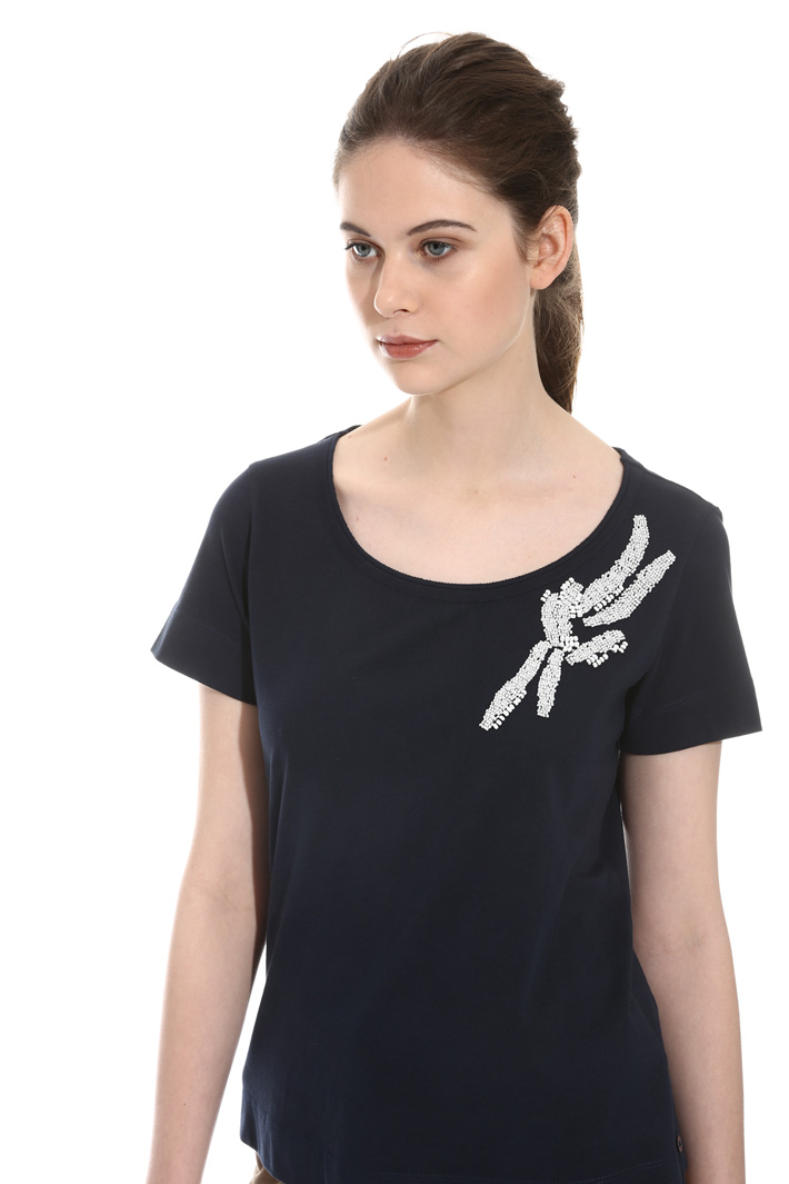 T-shirt con perline ricamate Intrend T-shirt con perline ricamate Intrend