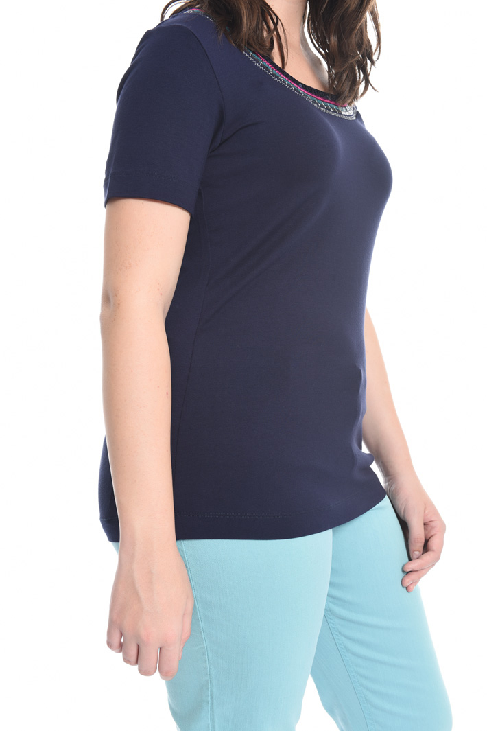 T-shirt con ricamo paillettes Intrend T-shirt con ricamo paillettes Intrend