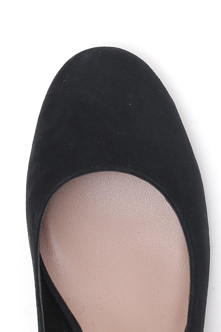 Décolleté in suede leather Diffusione Tessile Décolleté in suede leather Diffusione Tessile