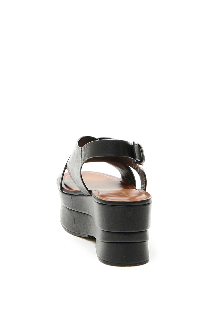 Leather platform sandals
Intrend Leather platform sandals
Intrend