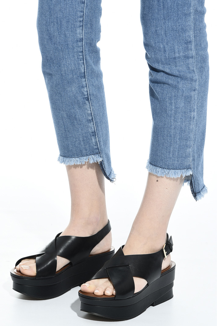 Leather platform sandals
Intrend Leather platform sandals
Intrend