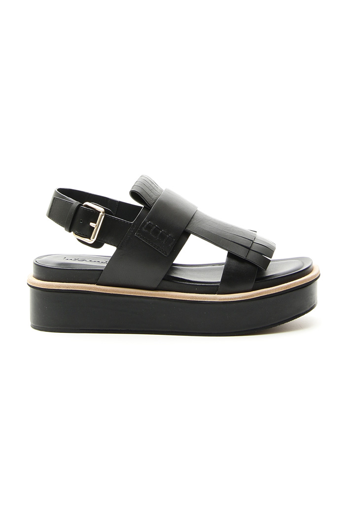 Platform sandal with fringe
Intrend Platform sandal with fringe
Intrend