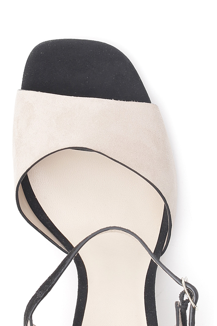 Suede leather sandals
Intrend Suede leather sandals
Intrend