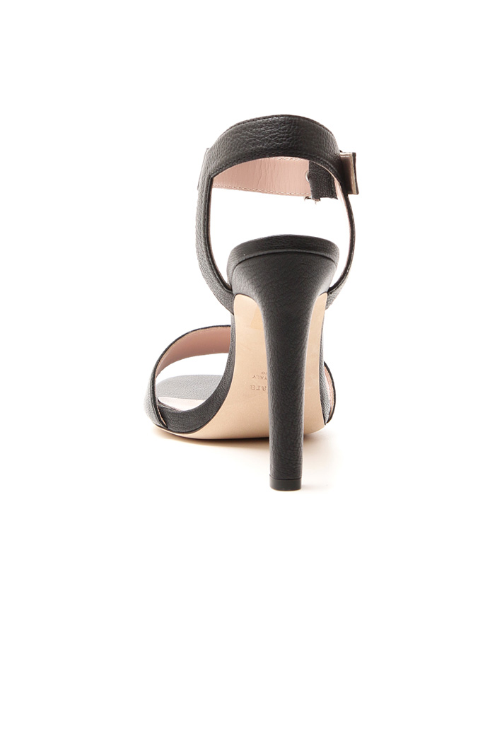 Tumbled leather sandals Intrend Tumbled leather sandals Intrend