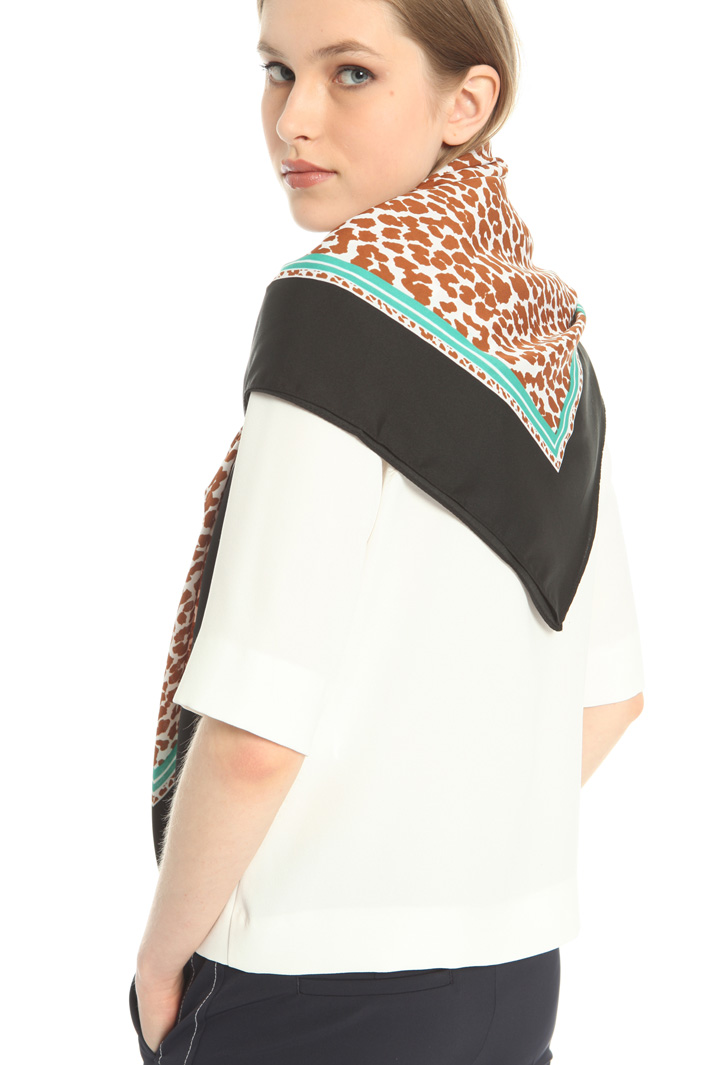 Foulard a stampa animalier Intrend Foulard a stampa animalier Intrend
