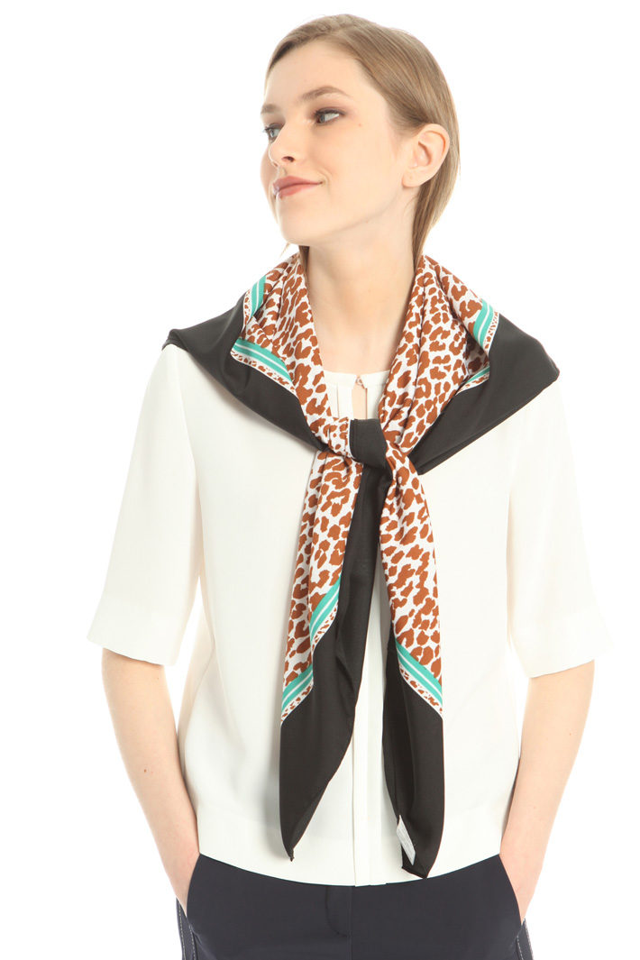 Foulard a stampa animalier Intrend Foulard a stampa animalier Intrend