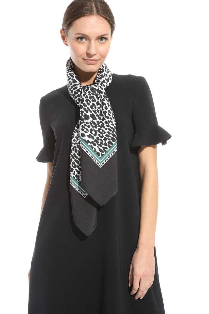 Foulard a stampa animalier Intrend Foulard a stampa animalier Intrend