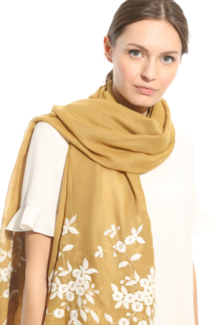 Embroidered scarf Intrend Embroidered scarf Intrend