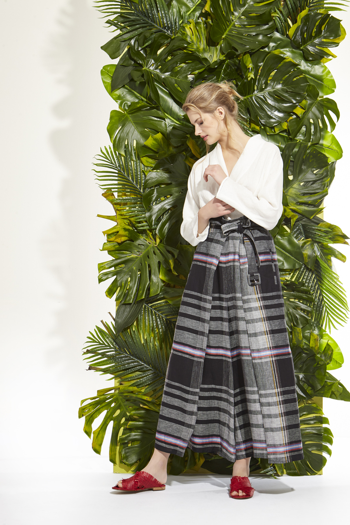 Blusa a portafoglio in lino Intrend Blusa a portafoglio in lino Intrend