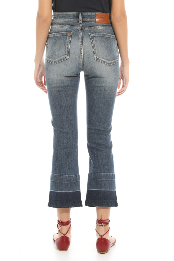 Jeans con bande scure al fondo Intrend Jeans con bande scure al fondo Intrend