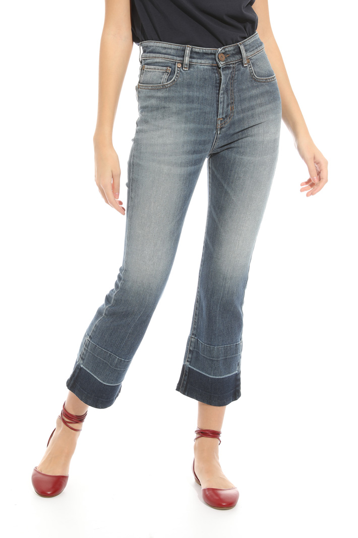 Jeans con bande scure al fondo Intrend Jeans con bande scure al fondo Intrend