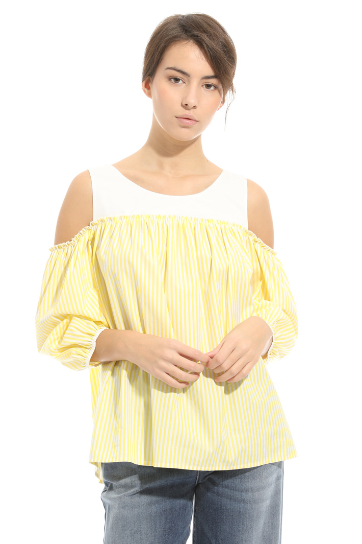 Cold shoulder top Intrend Cold shoulder top Intrend