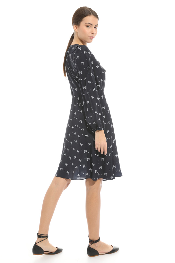 Silk dress with ruffles
Intrend Silk dress with ruffles
Intrend