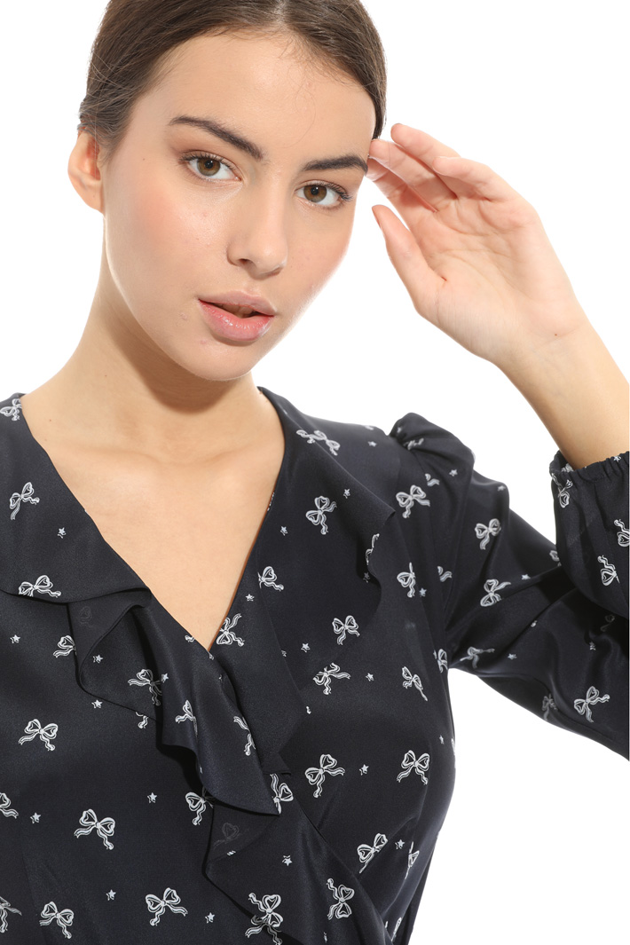 Silk dress with ruffles
Intrend Silk dress with ruffles
Intrend