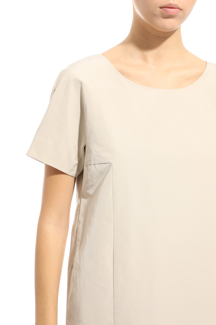 Back V-neck dress Intrend Back V-neck dress Intrend