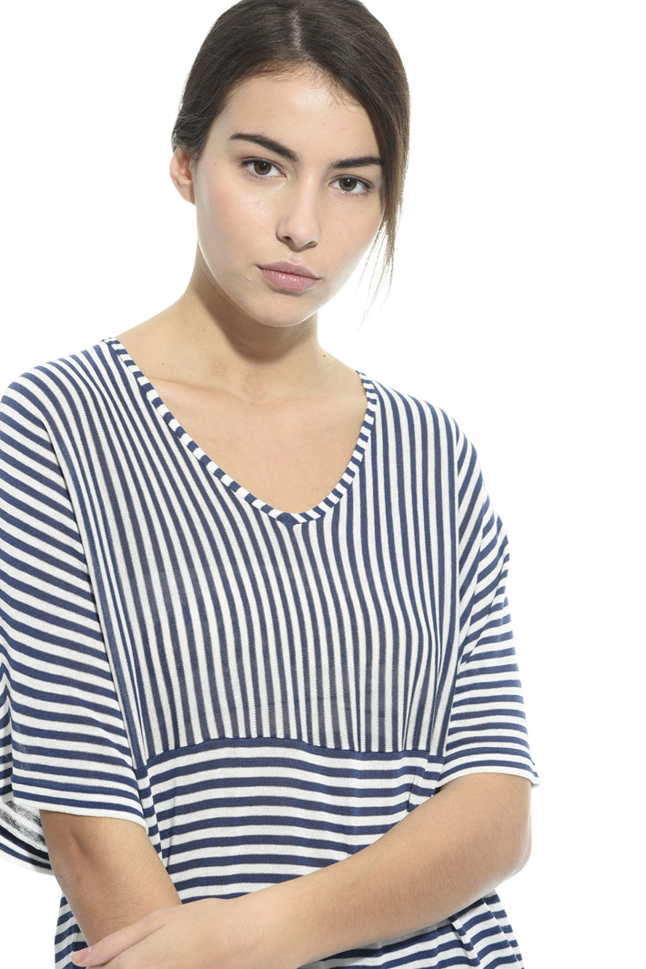 T-shirt over in viscosa Intrend T-shirt over in viscosa Intrend