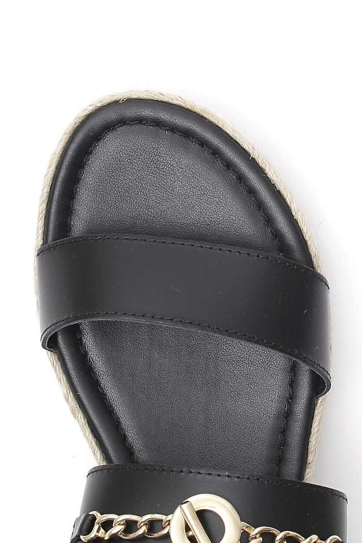 Leather sandal with bands Intrend Leather sandal with bands Intrend