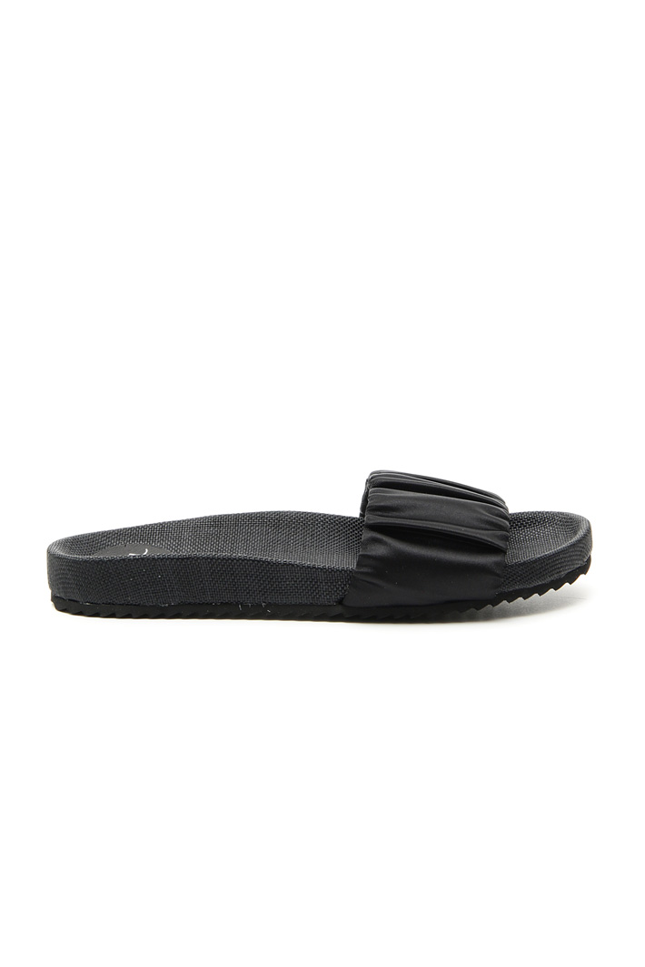 Satin and raffia slippers Intrend Satin and raffia slippers Intrend