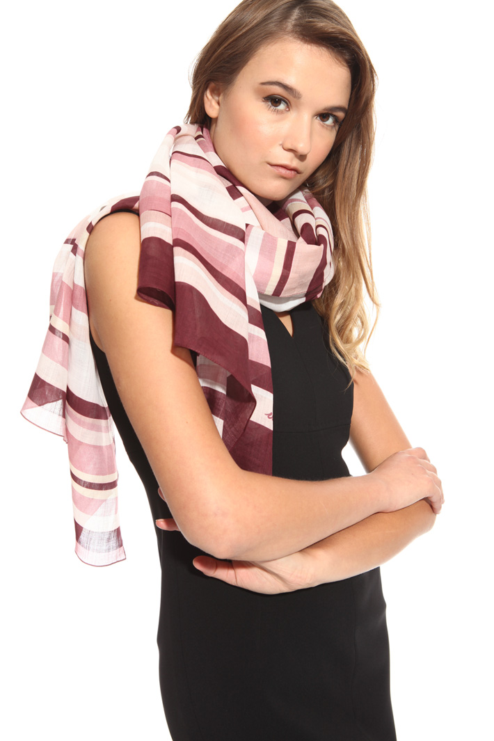 Striped scarf in ramie
Intrend Striped scarf in ramie
Intrend