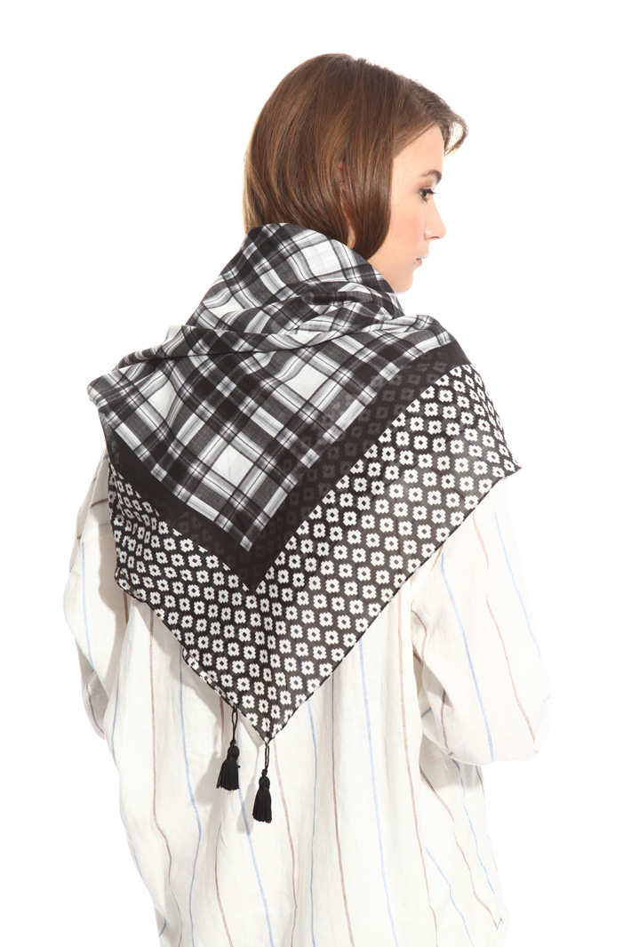 Foulard in cotton muslin
Intrend Foulard in cotton muslin
Intrend