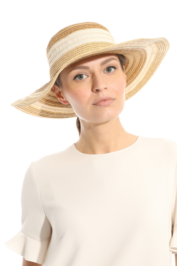 Lurex striped hat Intrend Lurex striped hat Intrend