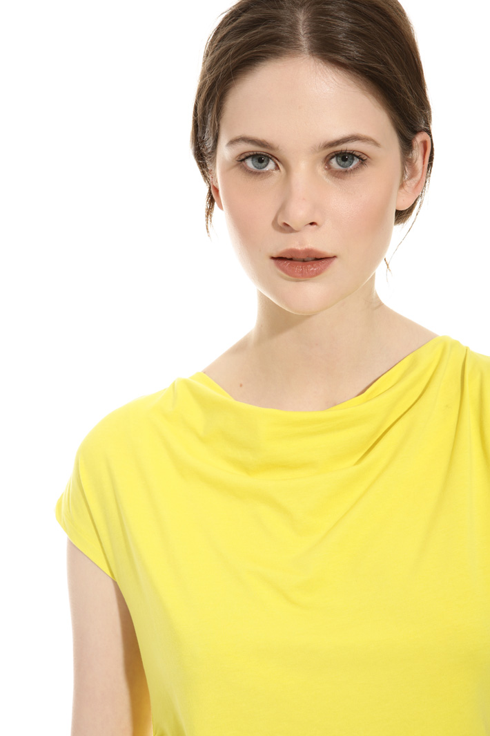Loose neck T-shirt Intrend Loose neck T-shirt Intrend