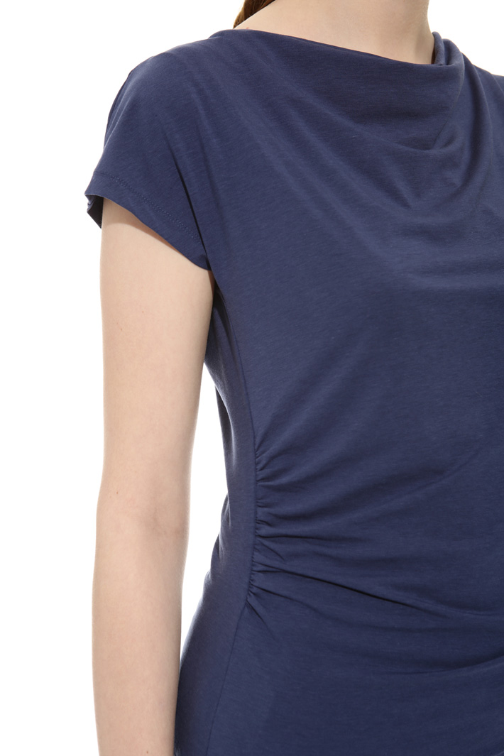 Loose neck T-shirt Intrend Loose neck T-shirt Intrend