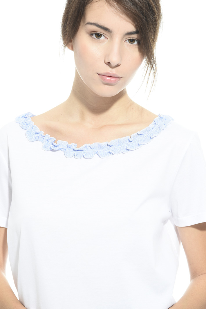 T-shirt con micro ruches Intrend T-shirt con micro ruches Intrend