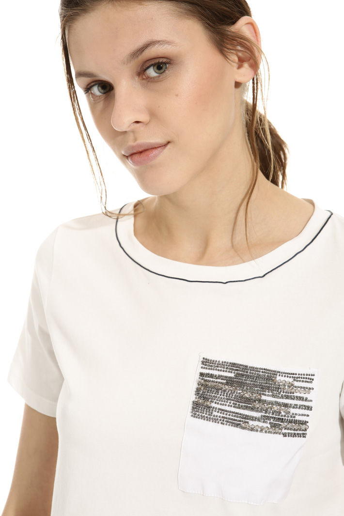 T-shirt con taschino ricamato Intrend T-shirt con taschino ricamato Intrend