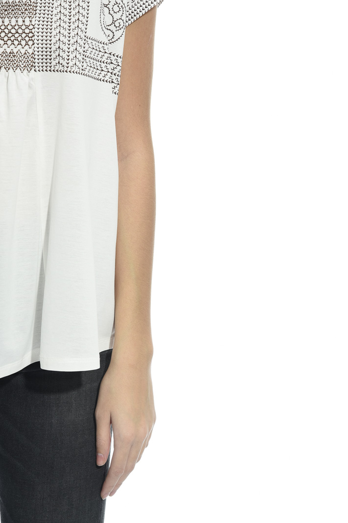 Top con ricamo punto smock Intrend Top con ricamo punto smock Intrend
