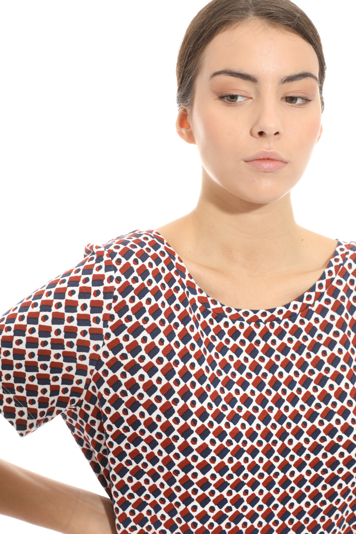 Back V-neckline dress Intrend Back V-neckline dress Intrend