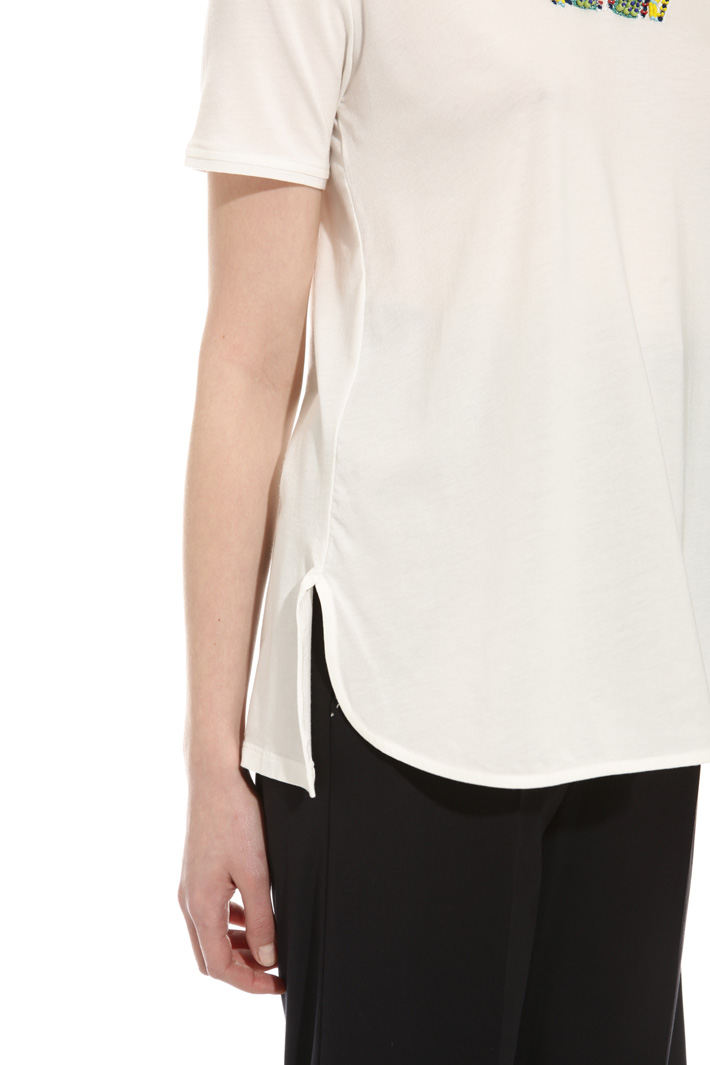 T-shirt con pietre ricamate Intrend T-shirt con pietre ricamate Intrend