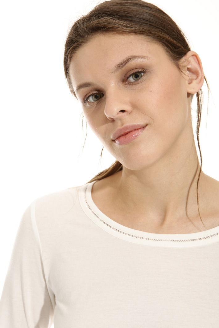 T-shirt con scollo con ajour Intrend T-shirt con scollo con ajour Intrend