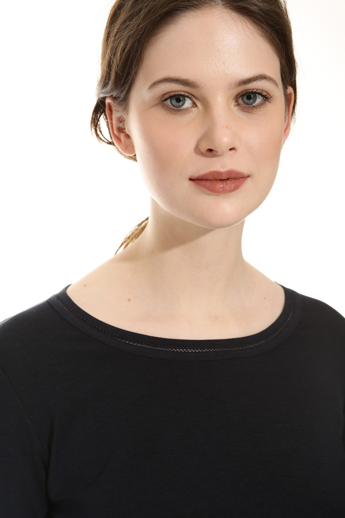 Hemstitch border T-shirt Intrend Hemstitch border T-shirt Intrend
