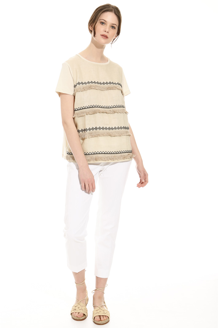 T-shirt con ricami in filo Intrend T-shirt con ricami in filo Intrend