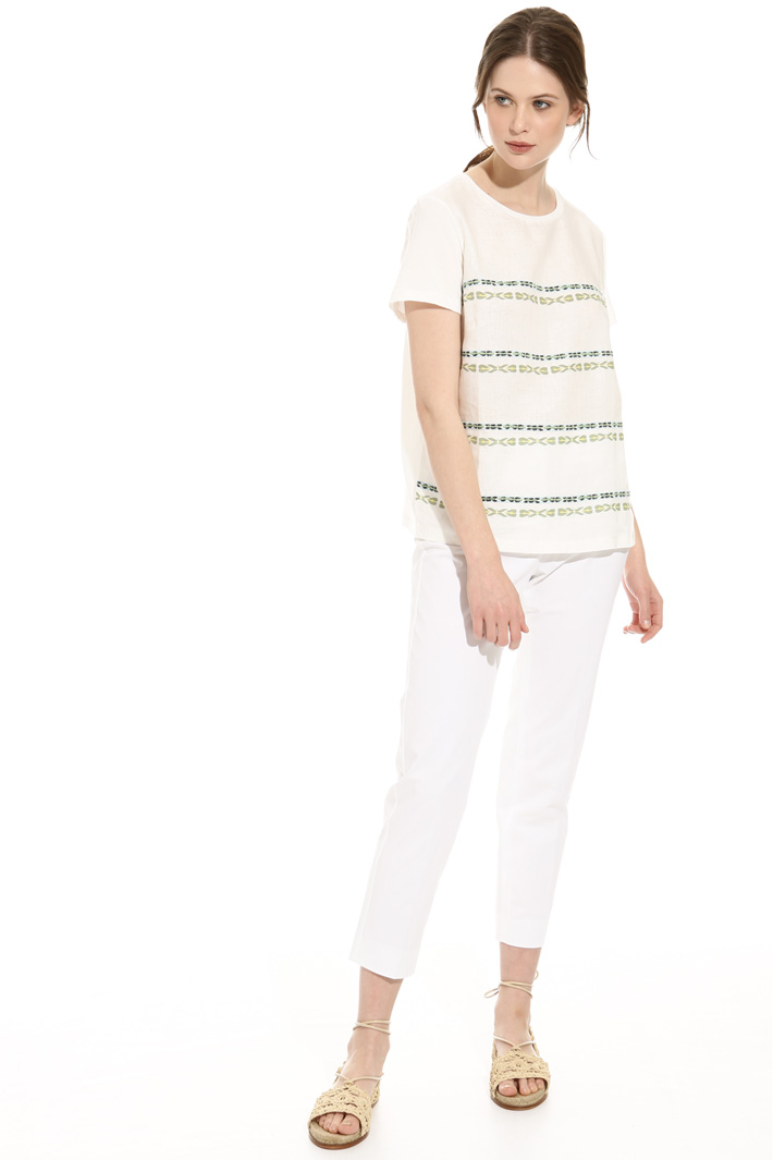 T-shirt con ricami in filo Intrend T-shirt con ricami in filo Intrend