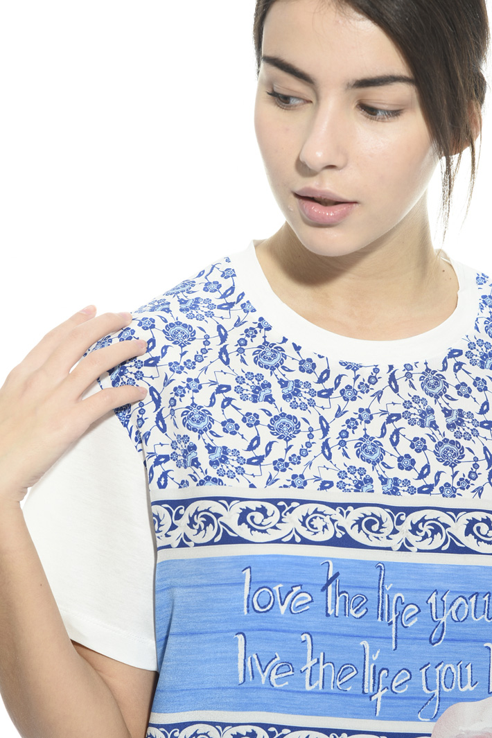 T-shirt con stampa su seta Intrend T-shirt con stampa su seta Intrend