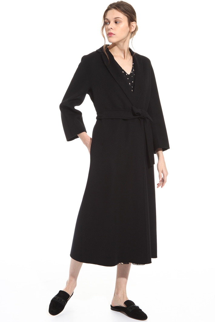 Coat with deep lapels
Diffusione Tessile Coat with deep lapels
Diffusione Tessile