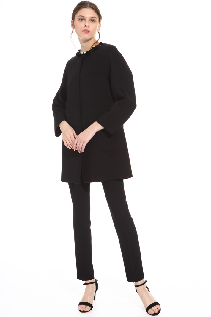 Cappotto con ricamo al collo Intrend Cappotto con ricamo al collo Intrend