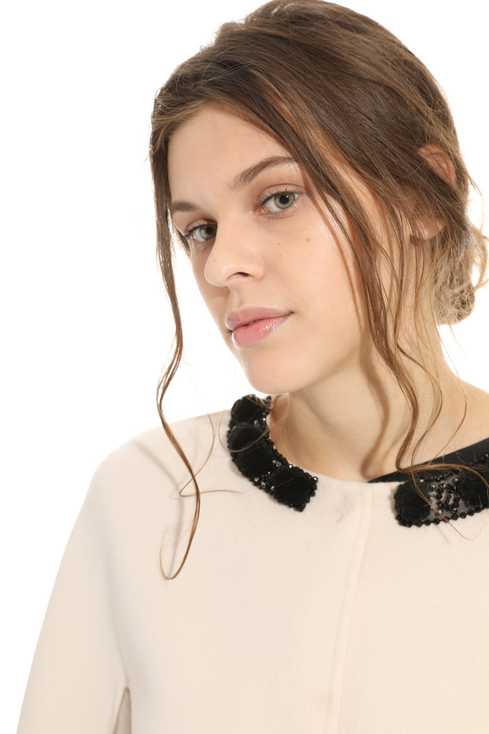 Cappotto con ricamo al collo Intrend Cappotto con ricamo al collo Intrend