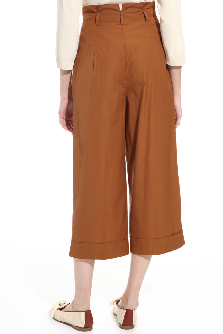 Pantalone cropped in cotone Intrend Pantalone cropped in cotone Intrend