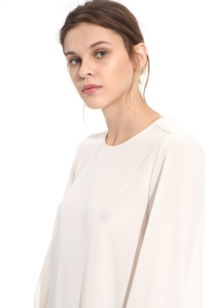 Silk blouse with embroidery
Intrend Silk blouse with embroidery
Intrend