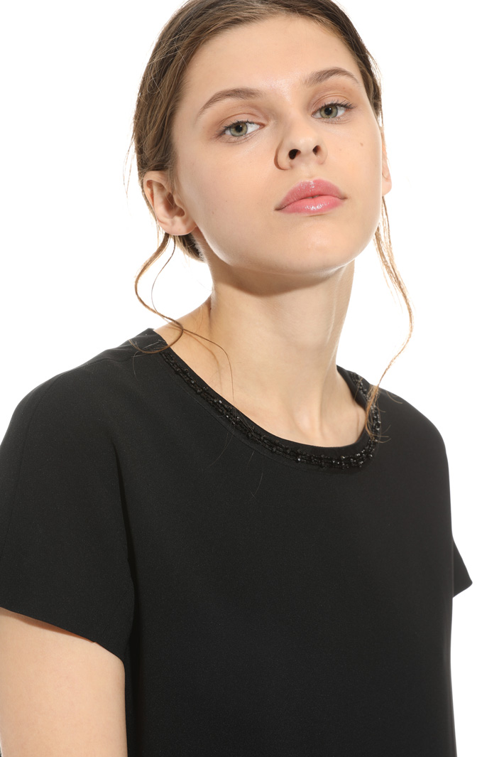 Embroidered neck dress Intrend Embroidered neck dress Intrend