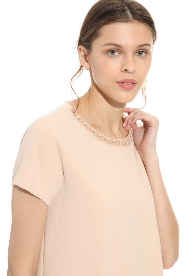 Embroidered neck dress Intrend Embroidered neck dress Intrend